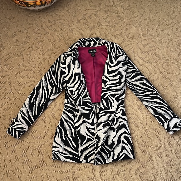 Like new double breasted zebra/silver print pea coat.92% poly, 8% metallic.Sz S - Picture 5 of 5